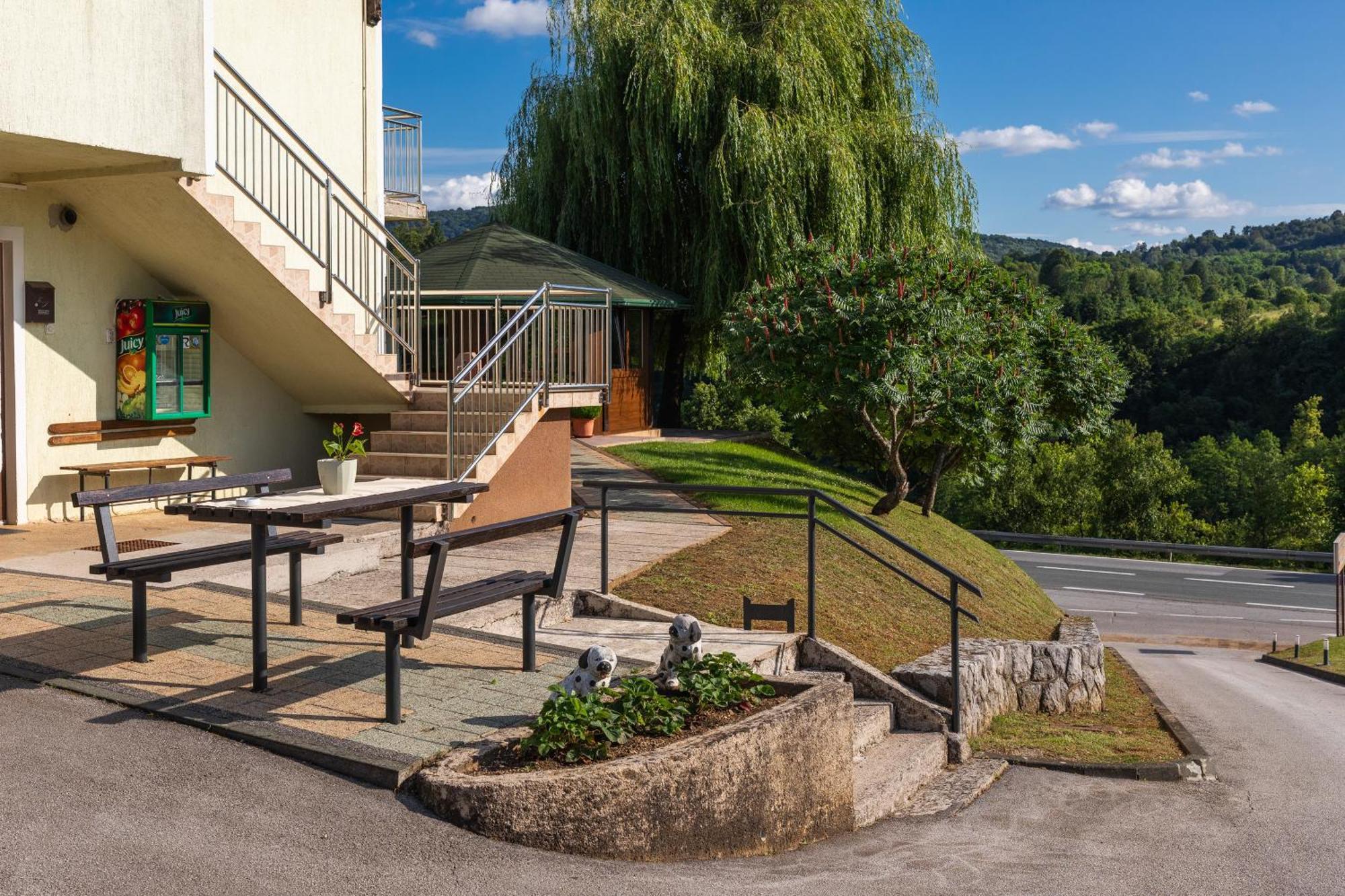 Apartments Lucija Slunj Zewnętrze zdjęcie